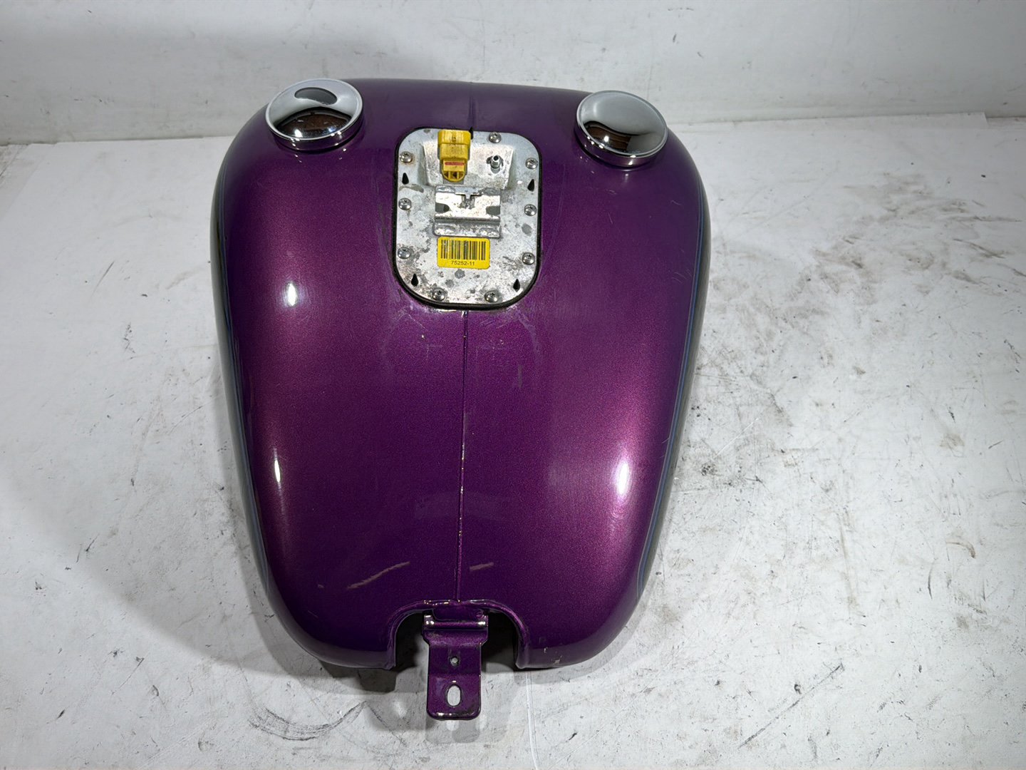 2011 Harley Heritage Softail Classic FLSTC OEM Fuel Gas Tank Gasoline Reservoir