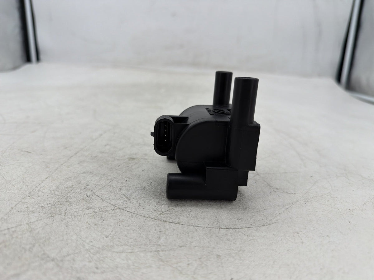2017 Harley Dyna Street Bob FXDB OEM Ignition Coil Spark Igniter 31696-07A
