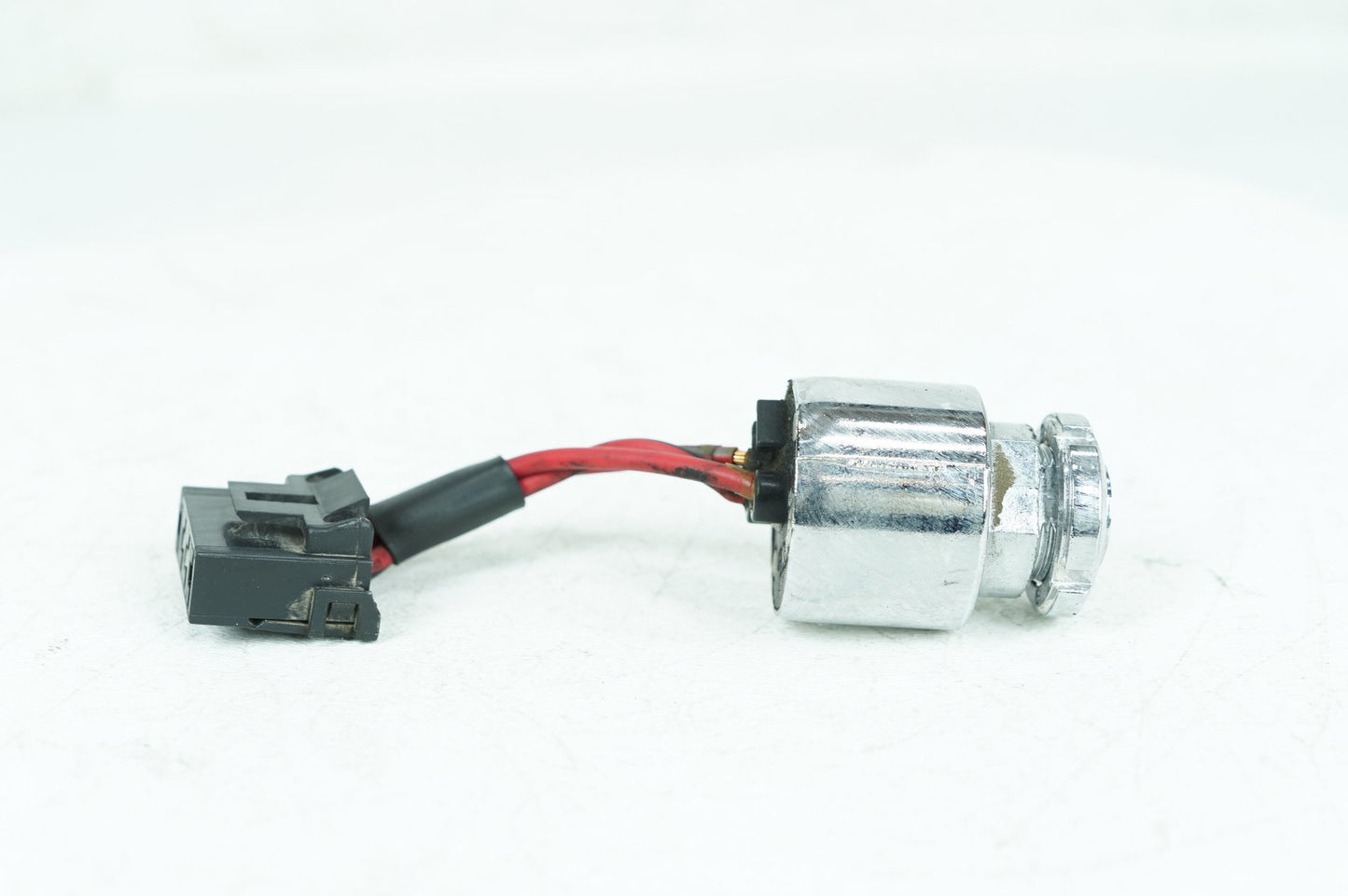1999 - 2006 Harley-Davidson Dyna Low Rider Ignition Switch Cylinder Barrel Lockset NOKey  	71421-90B