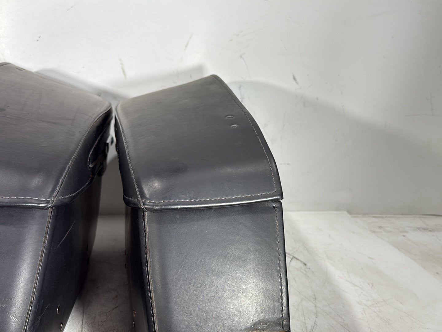 2006 Harley Road King Touring FLHRCI Classic OEM Rear Left Right Saddlebags Luggage Leather