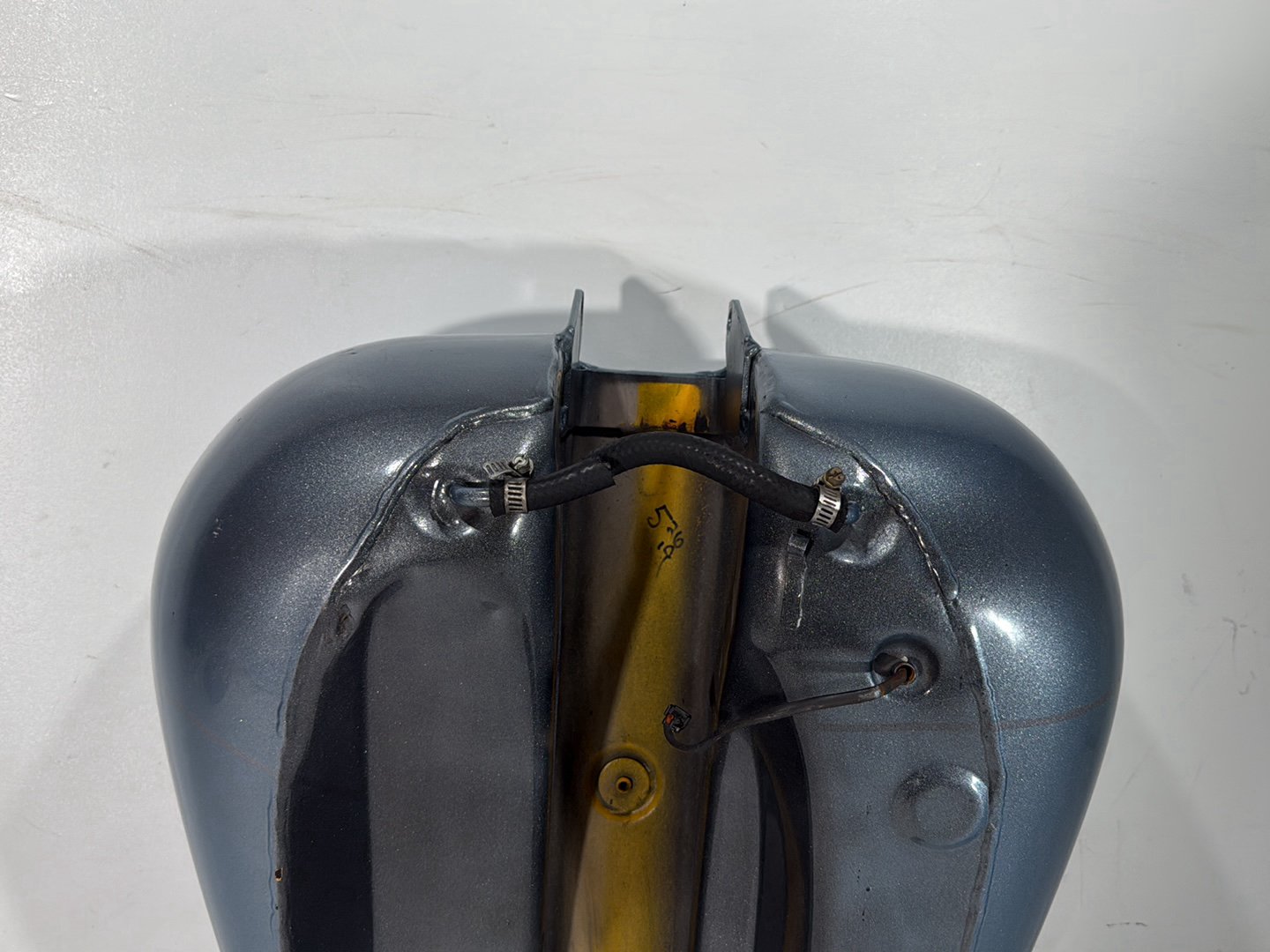 2000 Harley Dyna FXDWG Wide Glide OEM Fuel Gas Tank Gasoline Reservoir