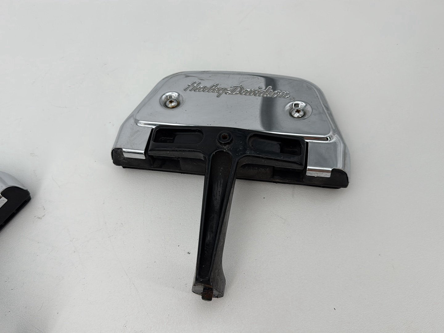 1999 - 2006 Harley-Davidson Touring Electra Glide Classic Left & Right Passenger Floorboard Foot Rest 52719-93B
