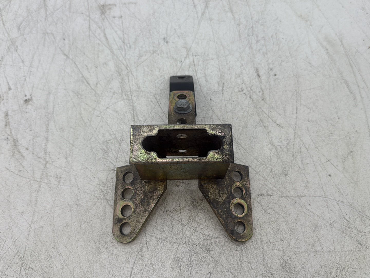 2004 Harley Road King Touring Custom FLHRSI OEM Driver Rider Backrest Bracket Mount 52589-09A