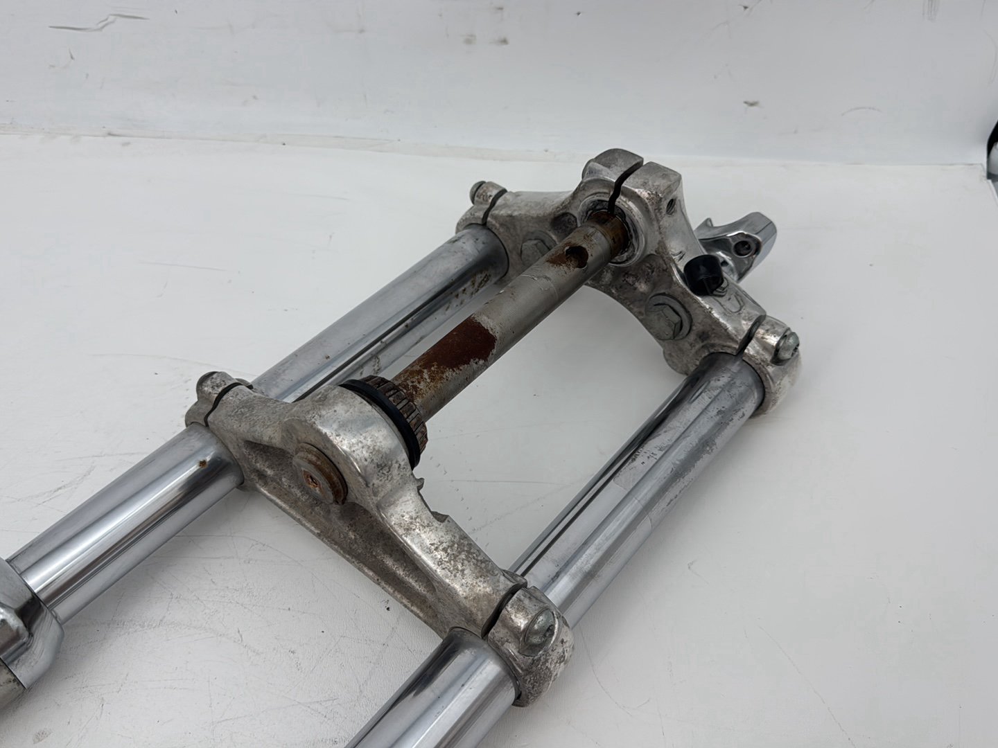 2009 Harley Sportster 1200 Low OEM Front Triple Tree Set LH RH Fork Legs Sliders