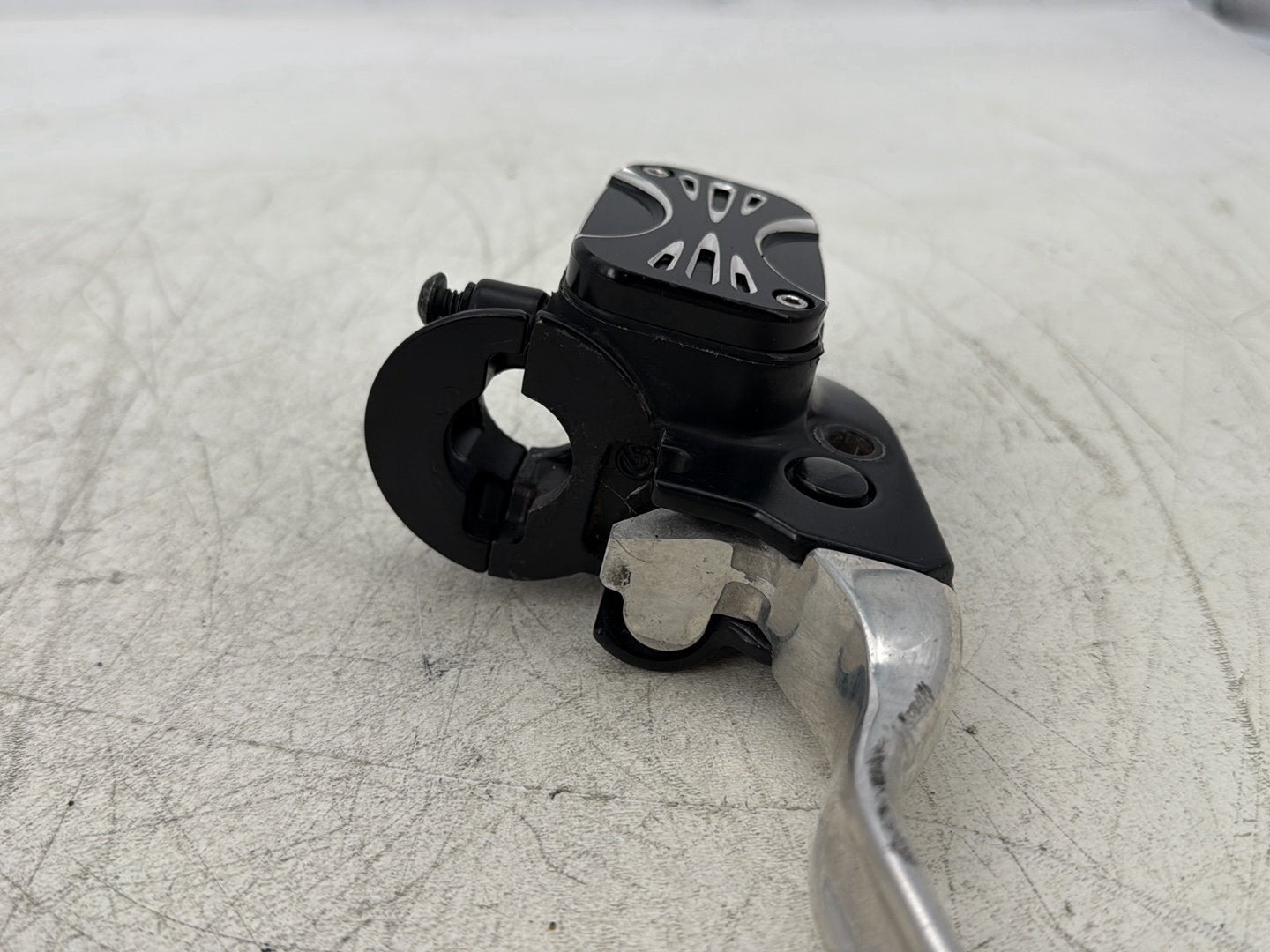 2015 Harley Road Glide Touring FLTRXS OEM Front Brake Lever Master Cylinder Reservoir