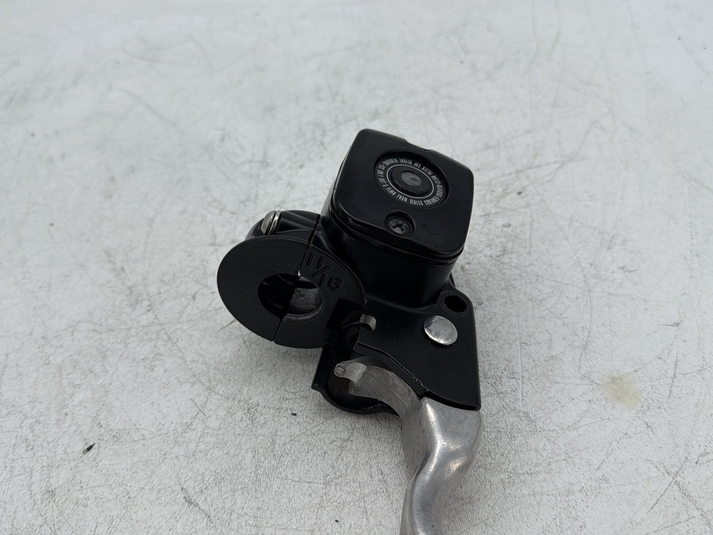 2000 Harley Electra Glide Touring OEM Front Right Brake Lever Master Cylinder