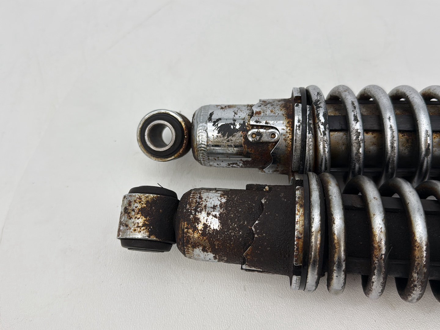 2004 - 2013 Harley-Davidson Sportster 883 Custom Rear Left Right Shock Absorbers 54568-04