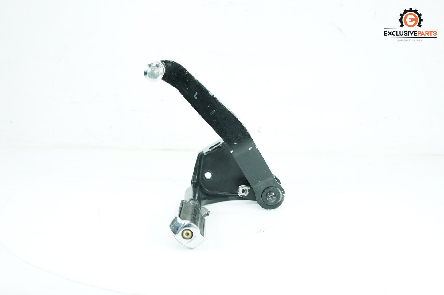 1999 - 2006 Harley-Davidson Softail Deuce Right Driver Foot Controls Peg Rest 42507-00B