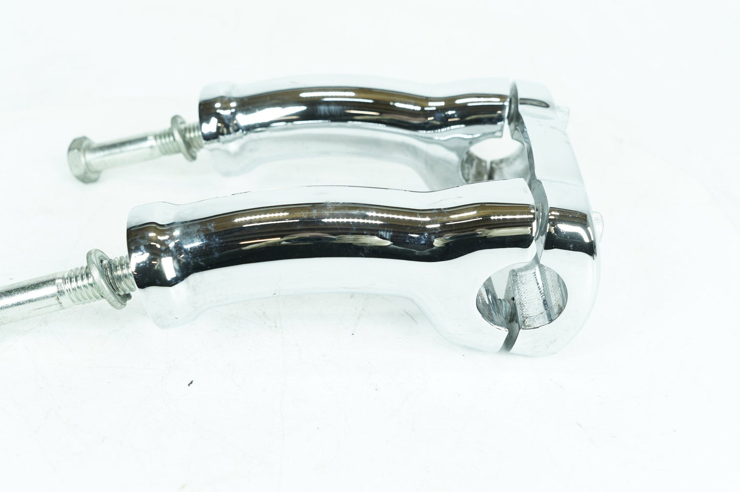 1999 - 2006 Harley-Davidson Softail Deluxe Front Handlebar Riser Top Clamp Chrome 55903-05