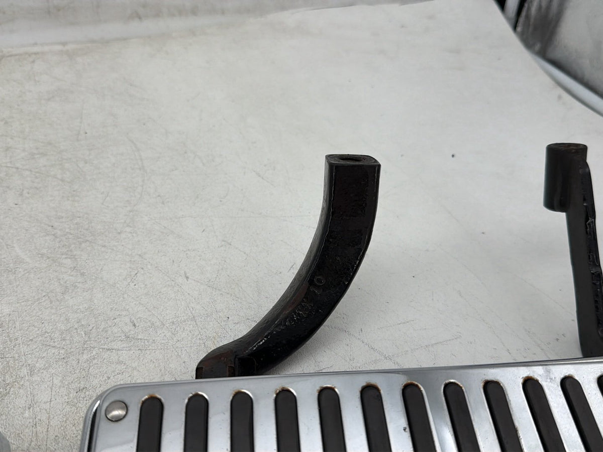 2006 Harley Electra Glide Touring Ultra FLHTCUI OEM Left Right Driver & Pass Floorboard Foot Rest