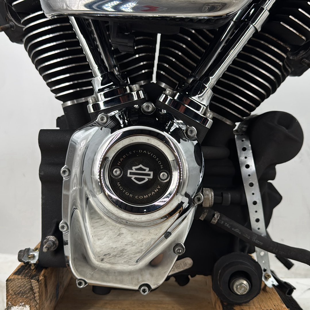 17 Harley Road Glide Touring OEM Milwaukee M8 107 Engine Motor Air Cooled 7 mi.
