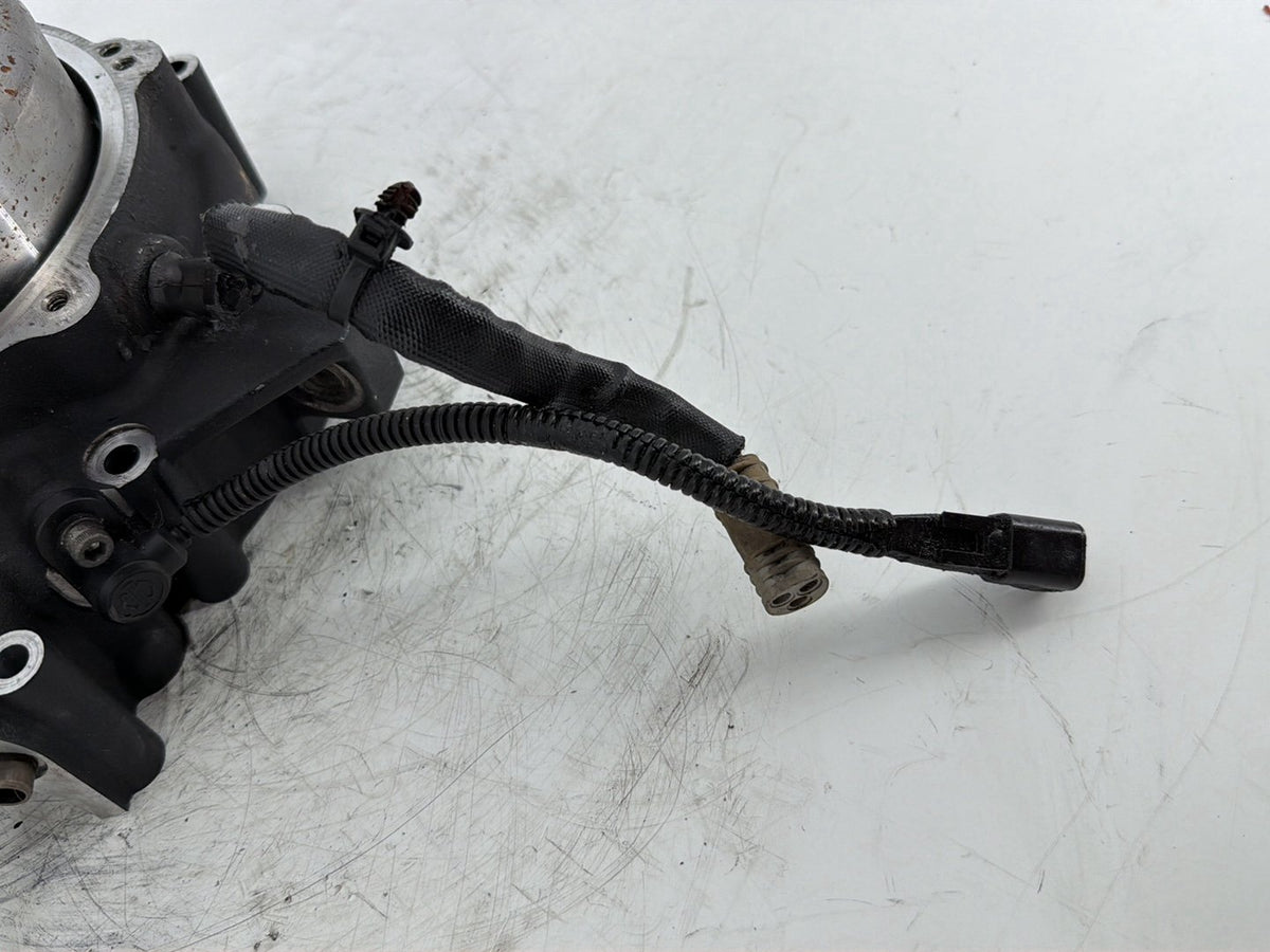 2010 Harley Touring Electra Glide Classic OEM Crankcase Shaft Engine Motor Cover