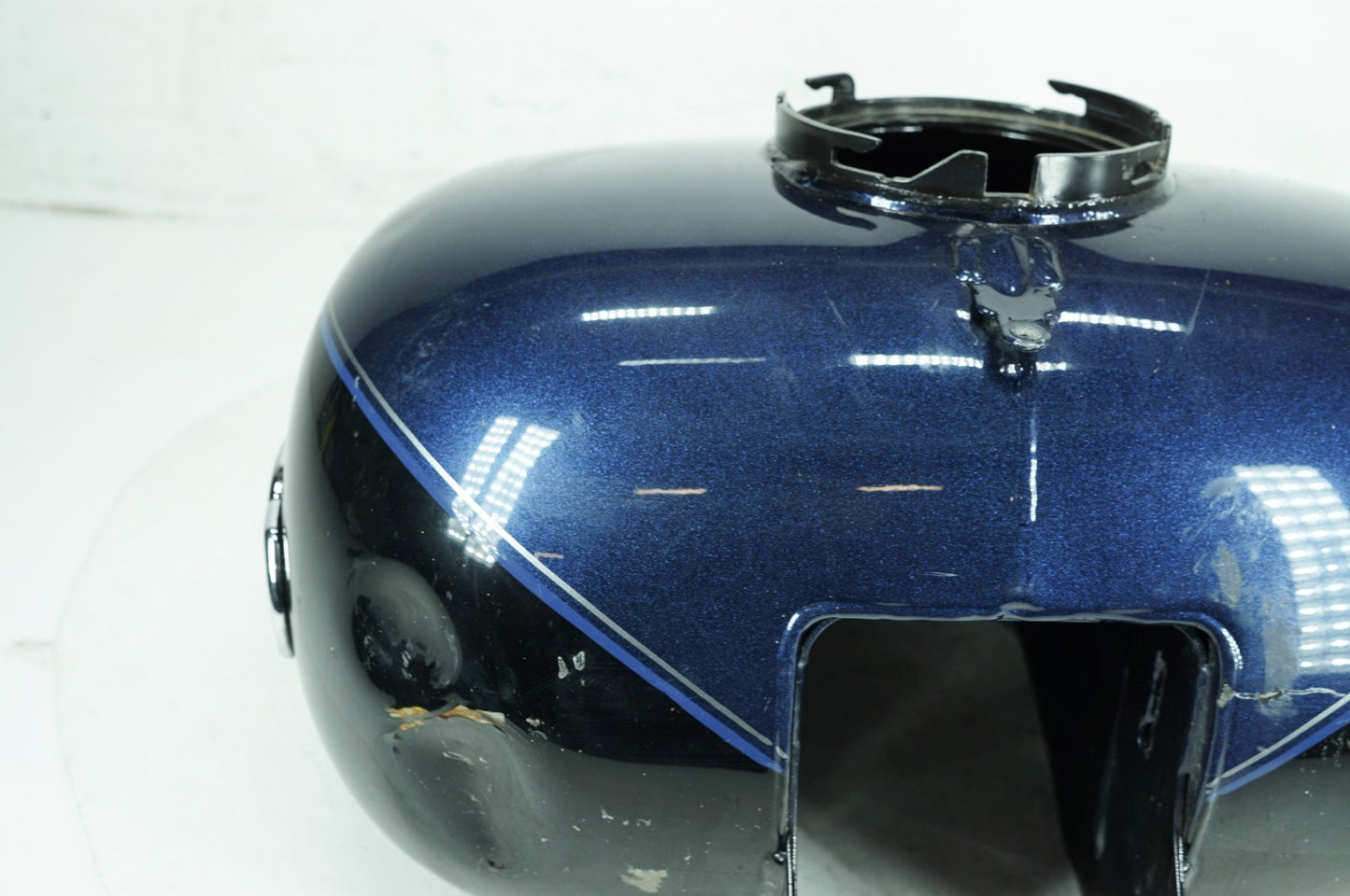 2008 - 2016 Harley-Davidson Touring Electra Glide Ultra Fuel Gas Tank Gasoline Reservoir 61356-08