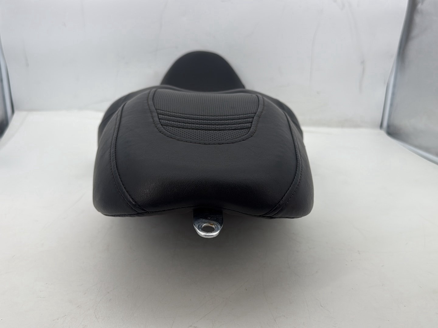 2011 Harley Electra Glide Ultra FLHTK OEM Passenger Rider Driver Seat Saddle