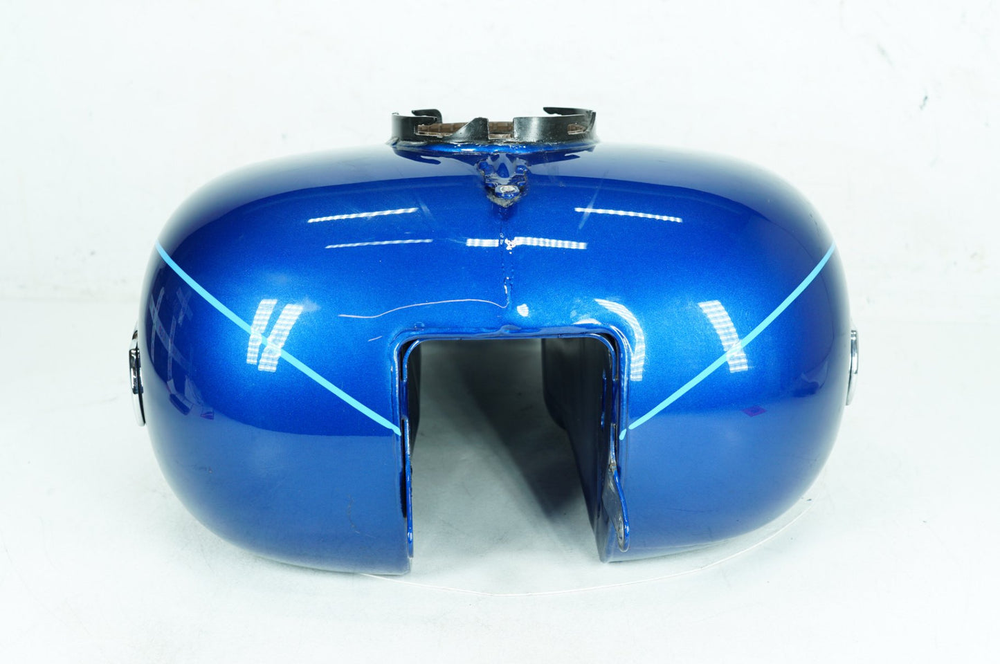 2007 - 2012 Harley-Davidson Touring Electra Glide Ultra Fuel Gas Tank Gasoline Reservoir 61356-08