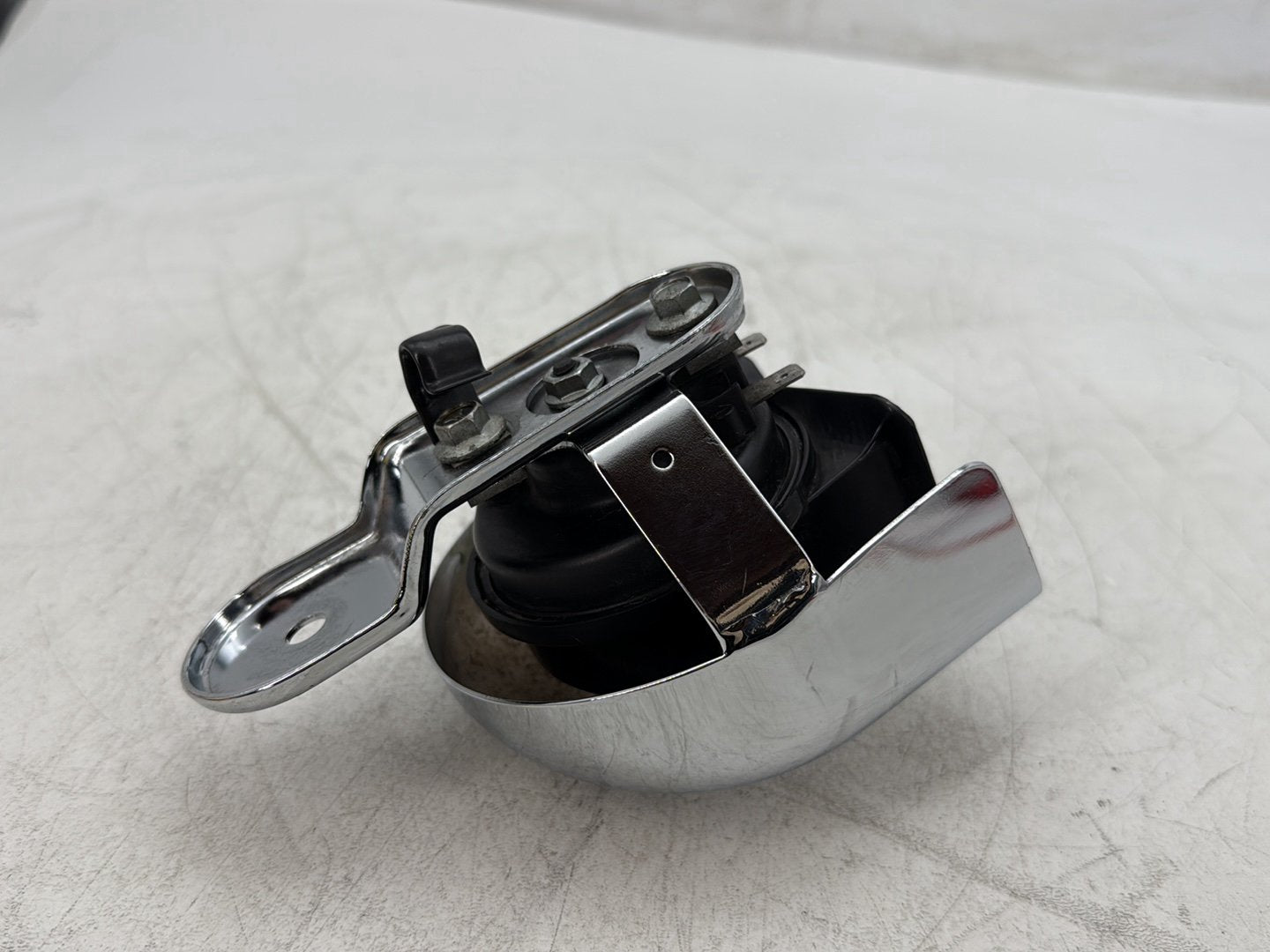 2010 Harley Street Glide Touring FLHX OEM Horn Signal Klaxon Chrome Cover