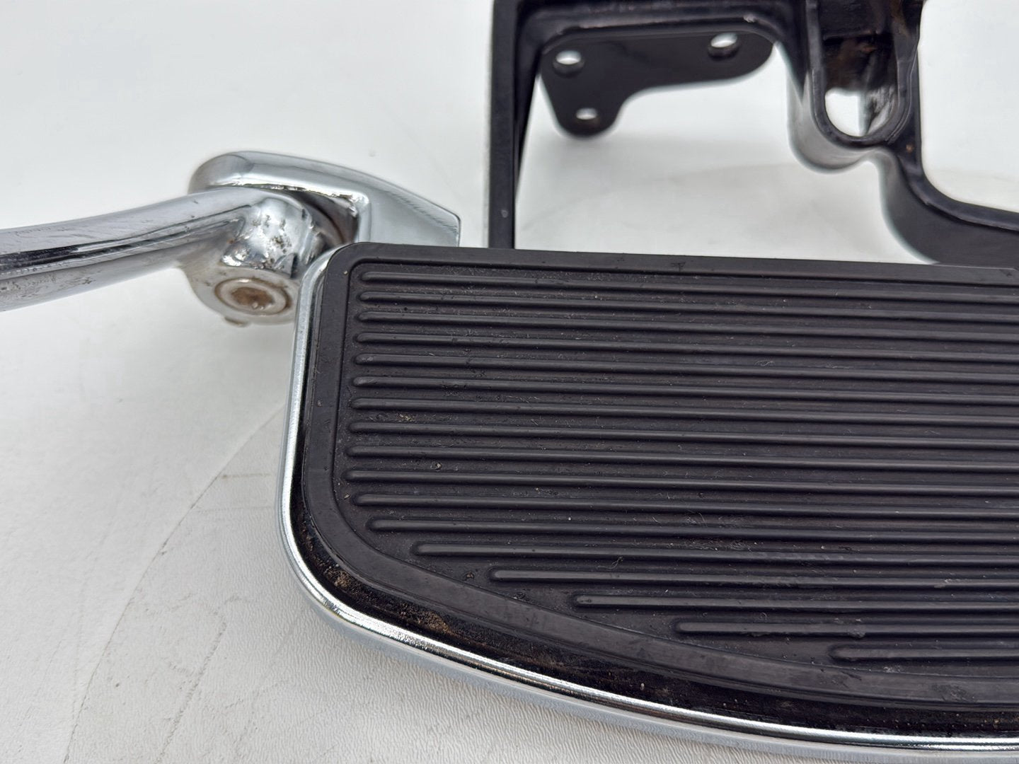 1999 - 2006 Harley-Davidson Softail Heritage Left Right Driver Floorboard Foot Rest 42431-00A