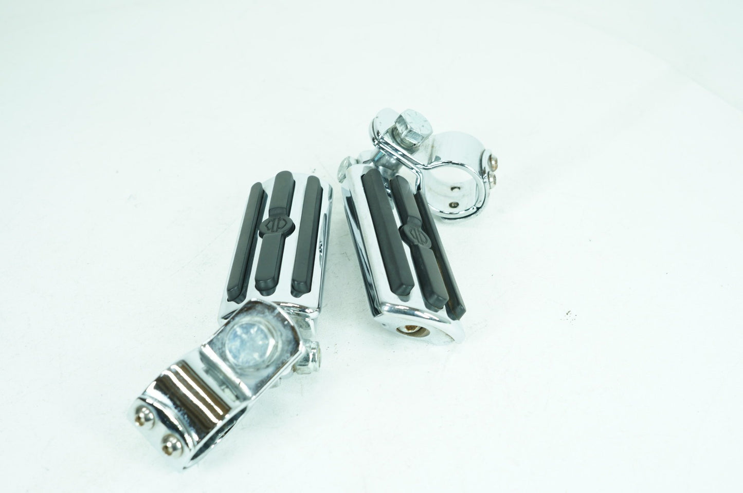 1999 - 2006 Harley-Davidson Softail Fat Boy Front Right Left Highway Foot Pegs 50957-02C