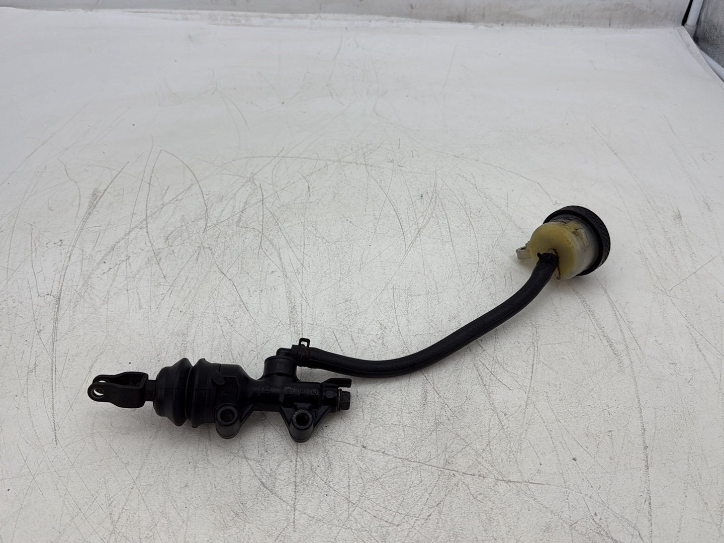 2004 Harley Sportster XL883C 883 Custom OEM Rear Brake Master Cylinder Bottle Brake Line