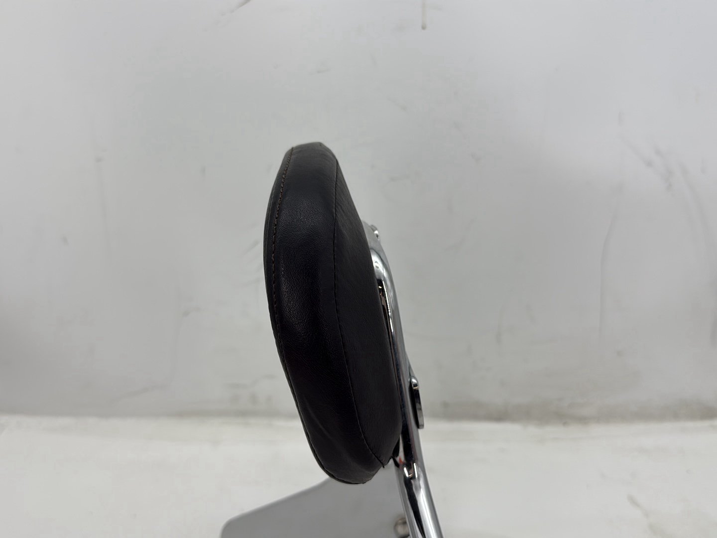 2007 Harley Street Glide Touring FLHX OEM Rear Sissy Bar w/ Backrest Cushion Pad