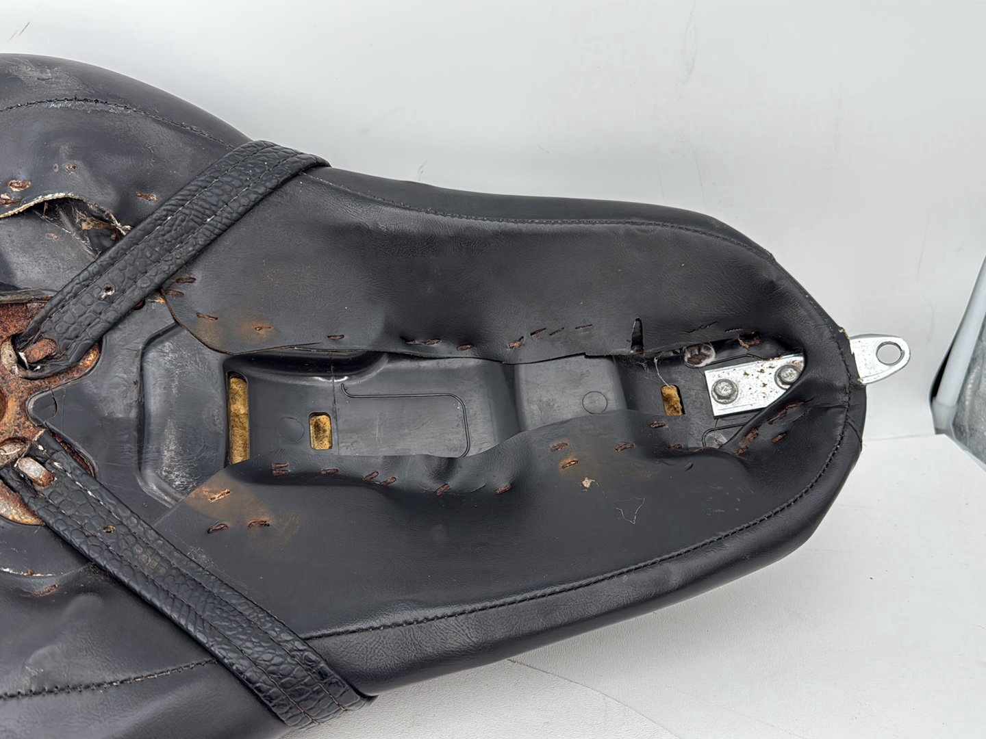 2004 - 2013 Harley-Davidson Sportster 883 Custom Passenger Rider Driver Seat Saddle  	52608-04