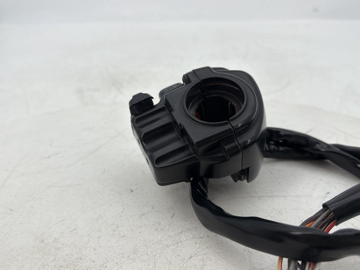 2008 - 2016 Harley-Davidson Touring Electra Glide Ultra Right Engine Start Kill Switches Controls 	71684-06A