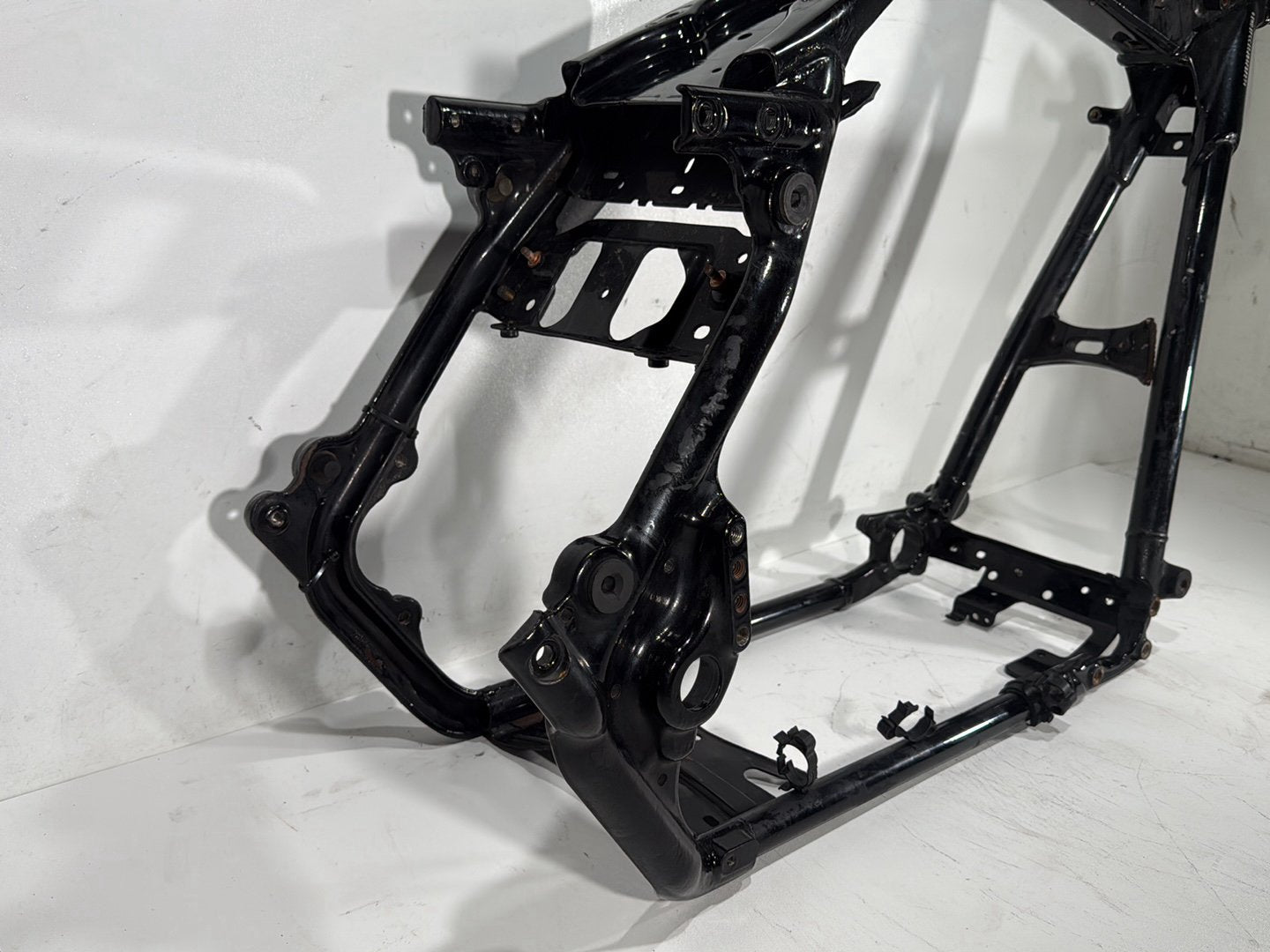2018 Harley Electra Glide Touring Ultra Body Main Frame Chassis CLN CLR * BENT *