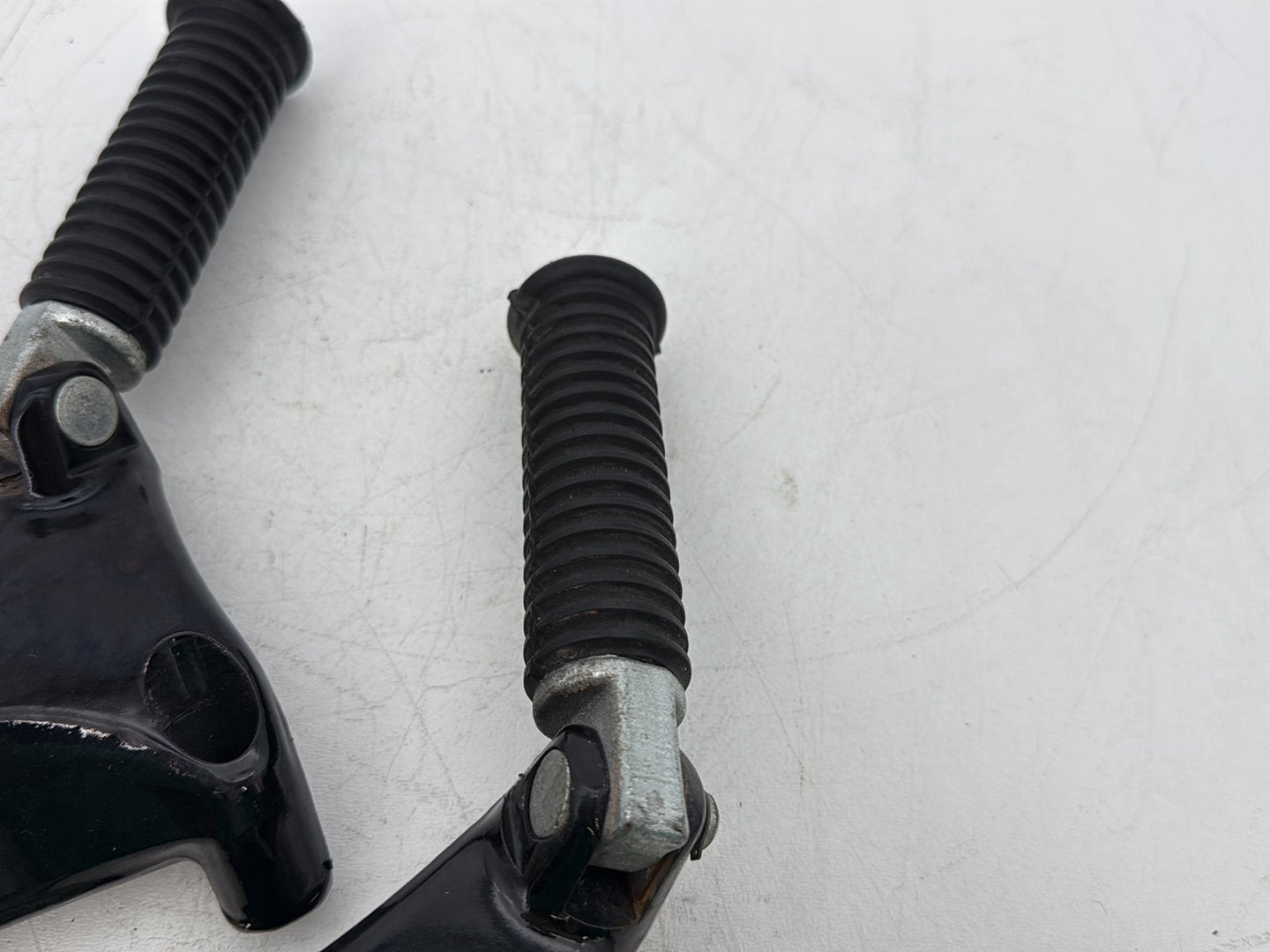 2006 Harley Sportster XL883C 883 Custom OEM Passenger Left & Right Foot Pegs