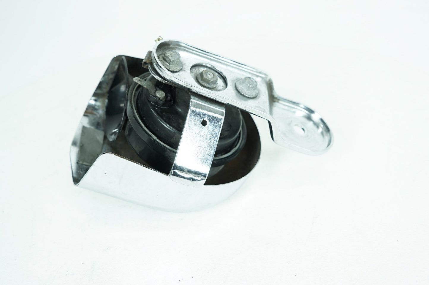 1999 - 2006 Harley-Davidson Touring Road King Horn Signal Klaxon Chrome Cover 69060-90F