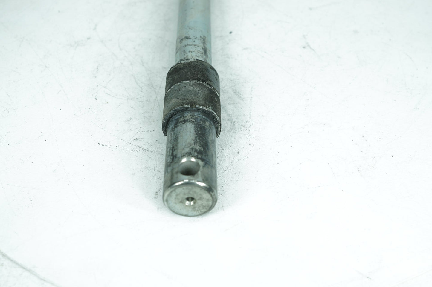 1999 - 2006 Harley-Davidson Touring Electra Glide Classic Front Wheel Axle Bolt Shaft  	43364-00