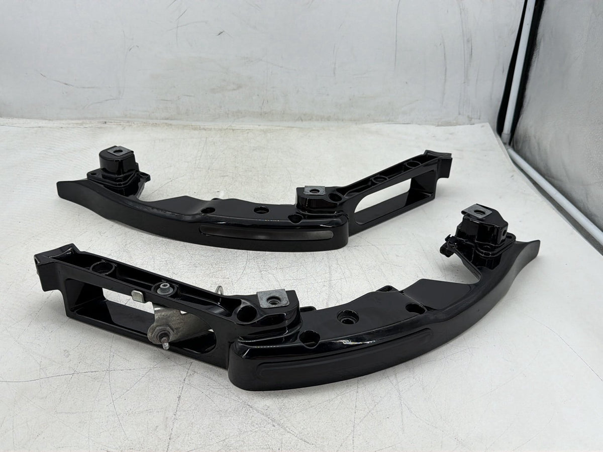 2018 Harley Road Glide Touring FLTRXS OEM Left Right Saddlebag Fender Struts Brackets