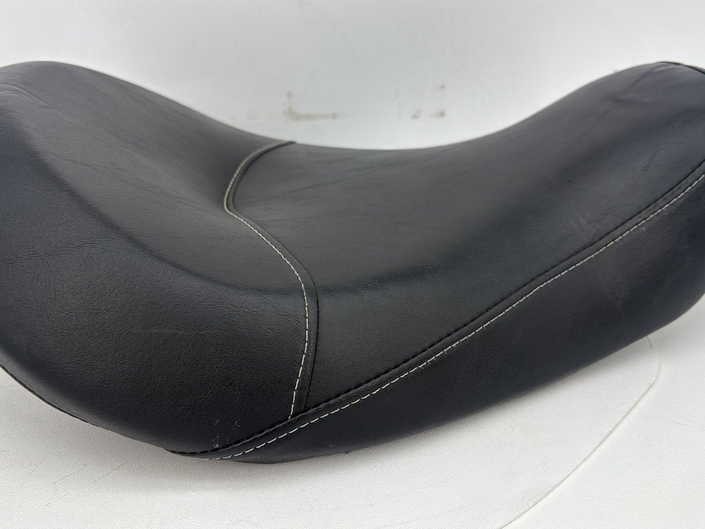 2007 - 2017 Harley-Davidson Dyna Wide Glide Rider Driver Solo Seat Pillion 51503-10
