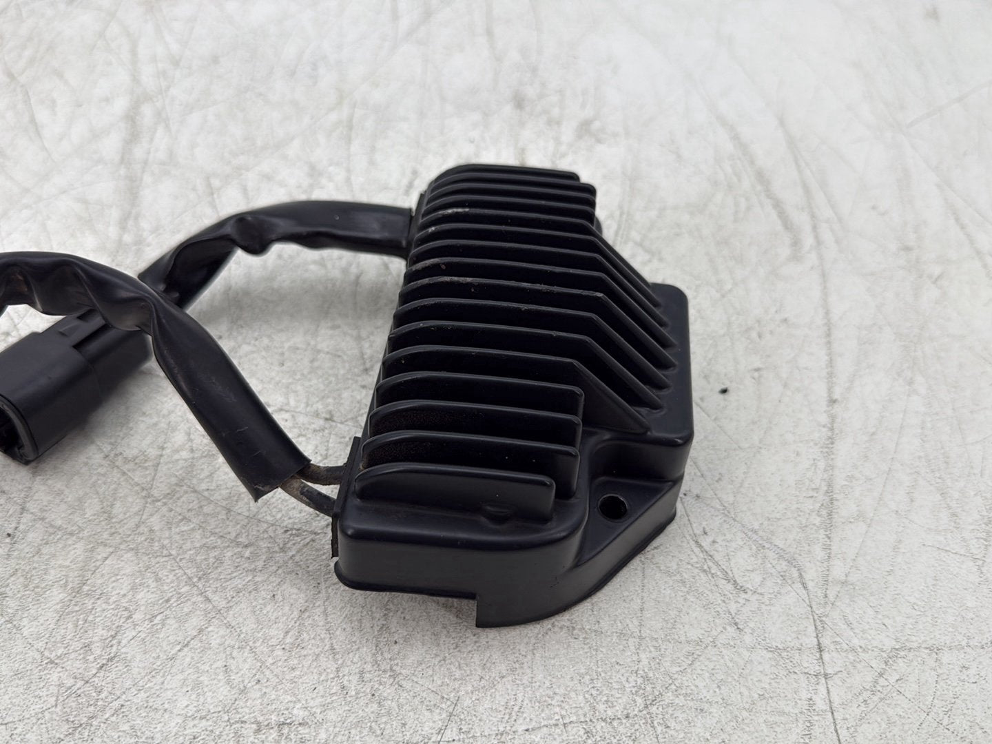 2007 Harley Dyna Street Bob FXDBI OEM Voltage Regulator Rectifier