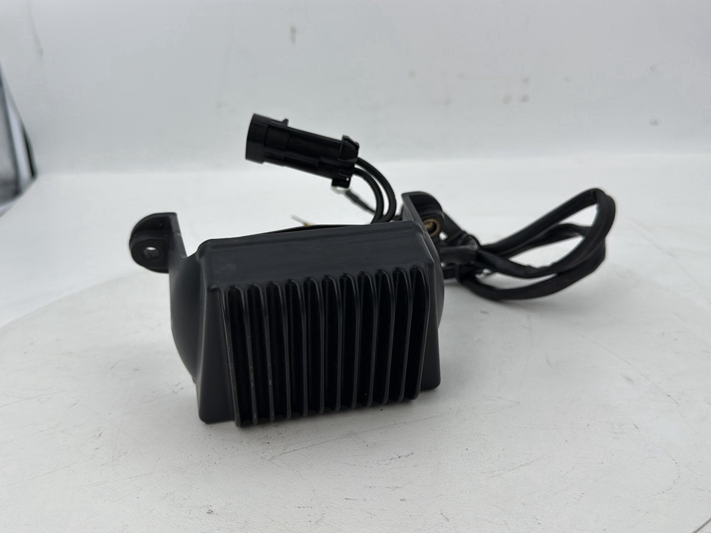 1999 - 2006 Harley-Davidson Touring CVO Screamin Eagle Road King Voltage Regulator Rectifier   	74505-02