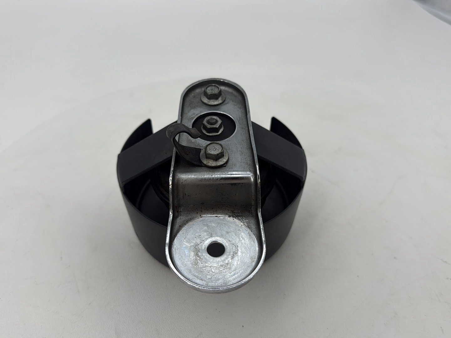 2007 - 2017 Harley-Davidson Dyna Wide Glide Horn Signal Klaxon Chrome Cover 69060-90F