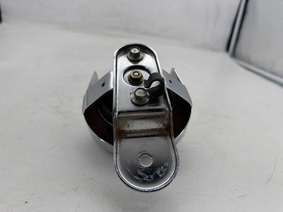 2006 Harley Softail Deuce FXSTDI OEM Horn Signal Klaxon Chrome Cover