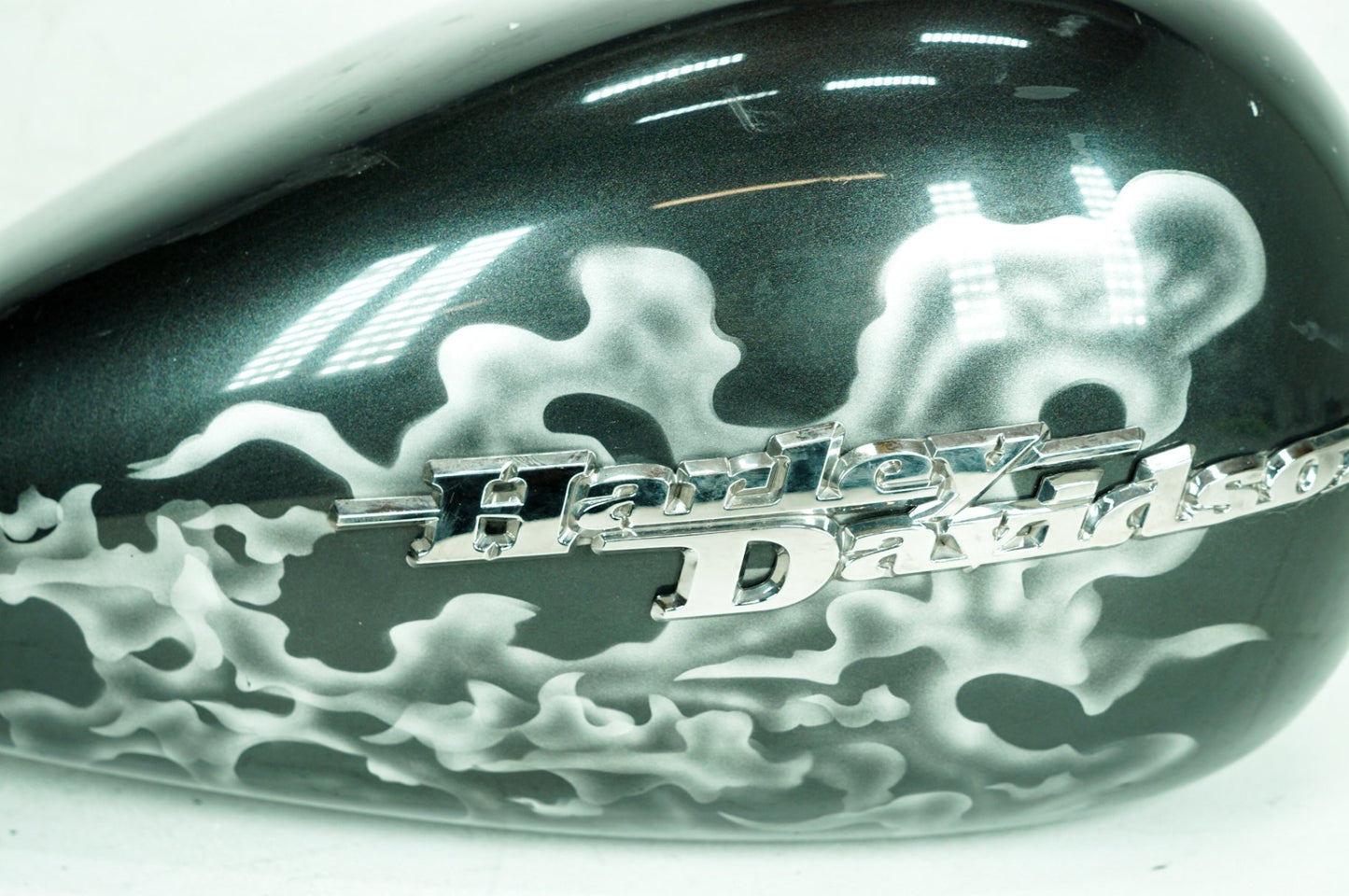 2007 - 2011 Harley-Davidson Touring Street Glide Fuel Gas Tank Gasoline Reservoir 61356-08