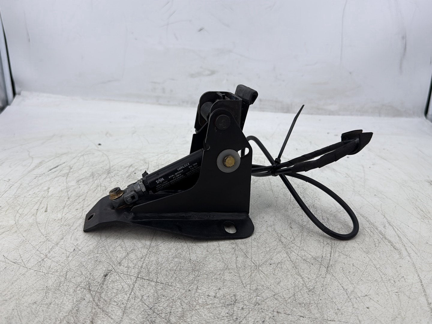 2007 Harley Touring FLHTC Electra Glide Classic OEM Adjustable Rider Backrest Lift Mount 52482-01A
