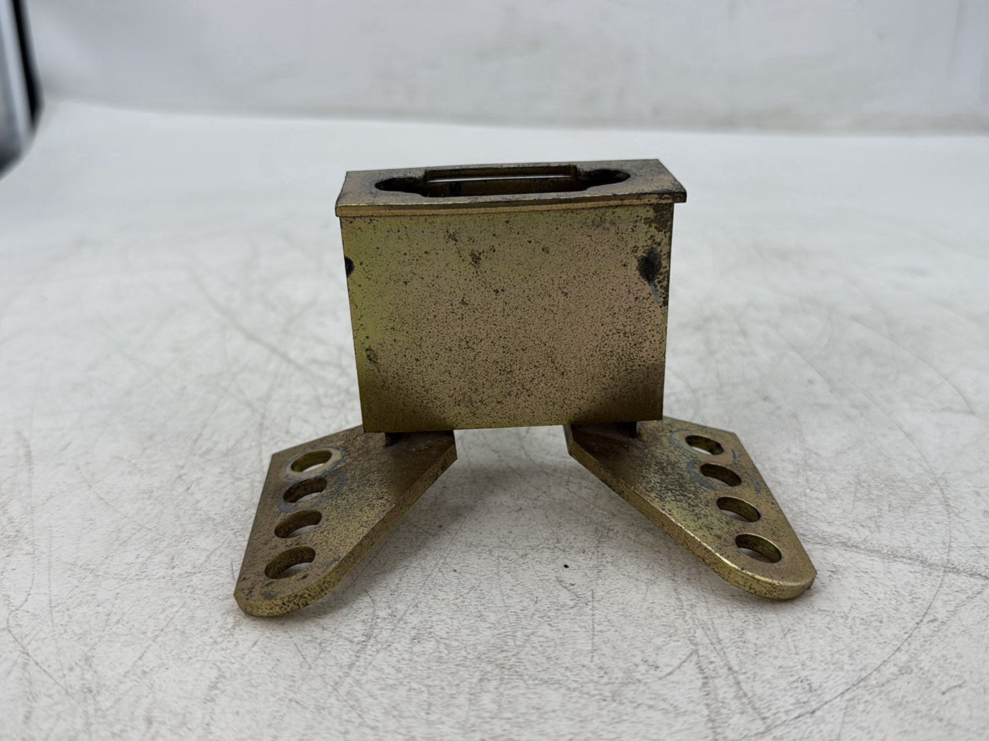 2005 Harley Electra Glide Touring Ultra FLHTCUI OEM Driver Rider Backrest Bracket Mount 52589-09A