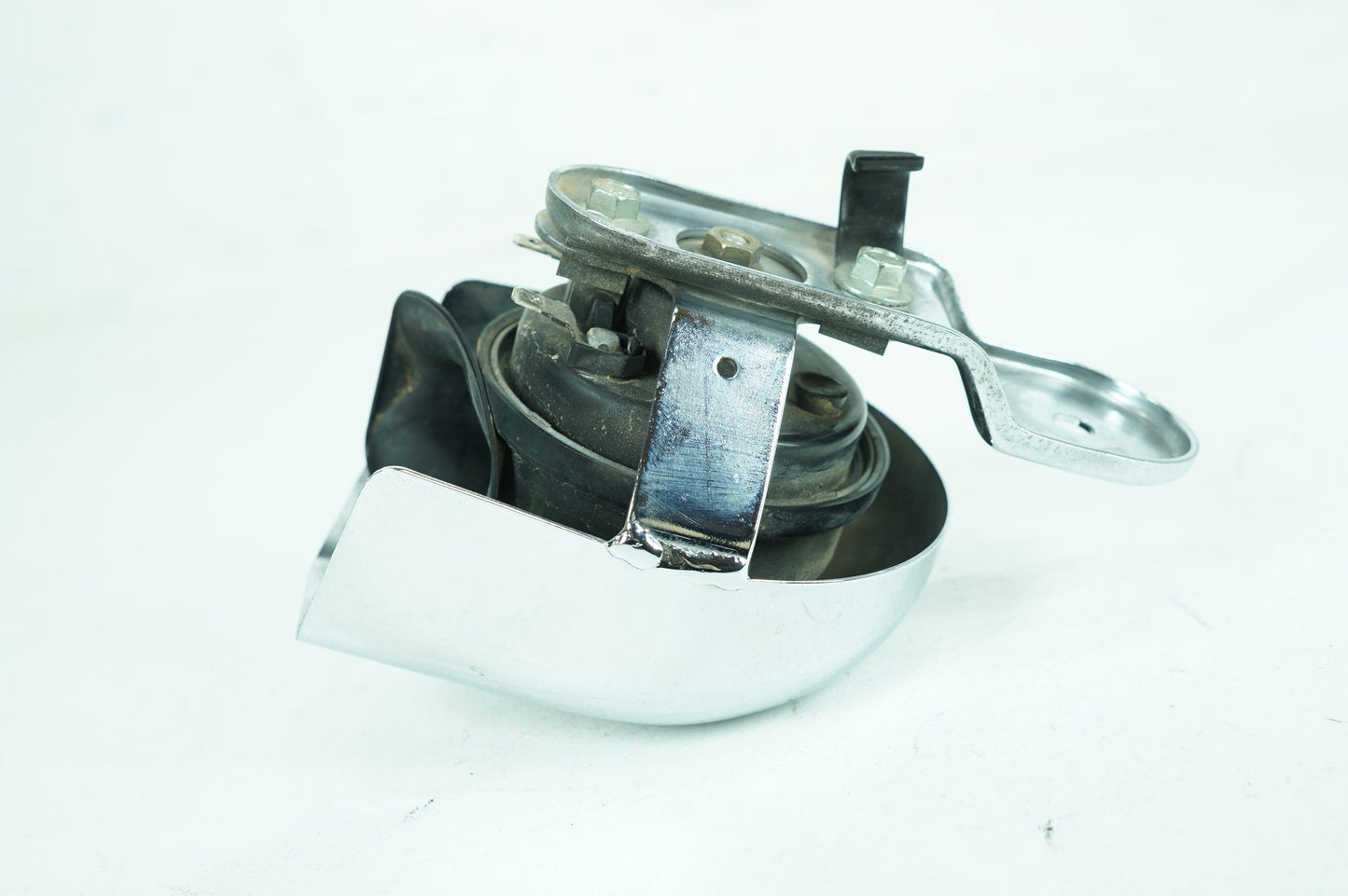 1999 - 2006 Harley-Davidson Softail Fat Boy Horn Signal Klaxon Chrome Cover 69012-93A