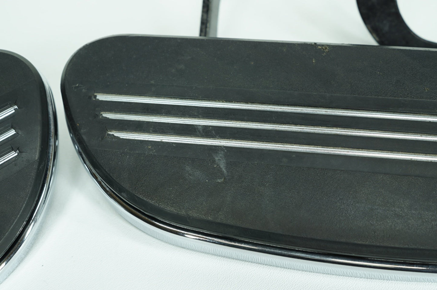 2007 - 2011 Harley-Davidson Touring Street Glide Left Right Driver Floorboard Foot Rest 50683-04