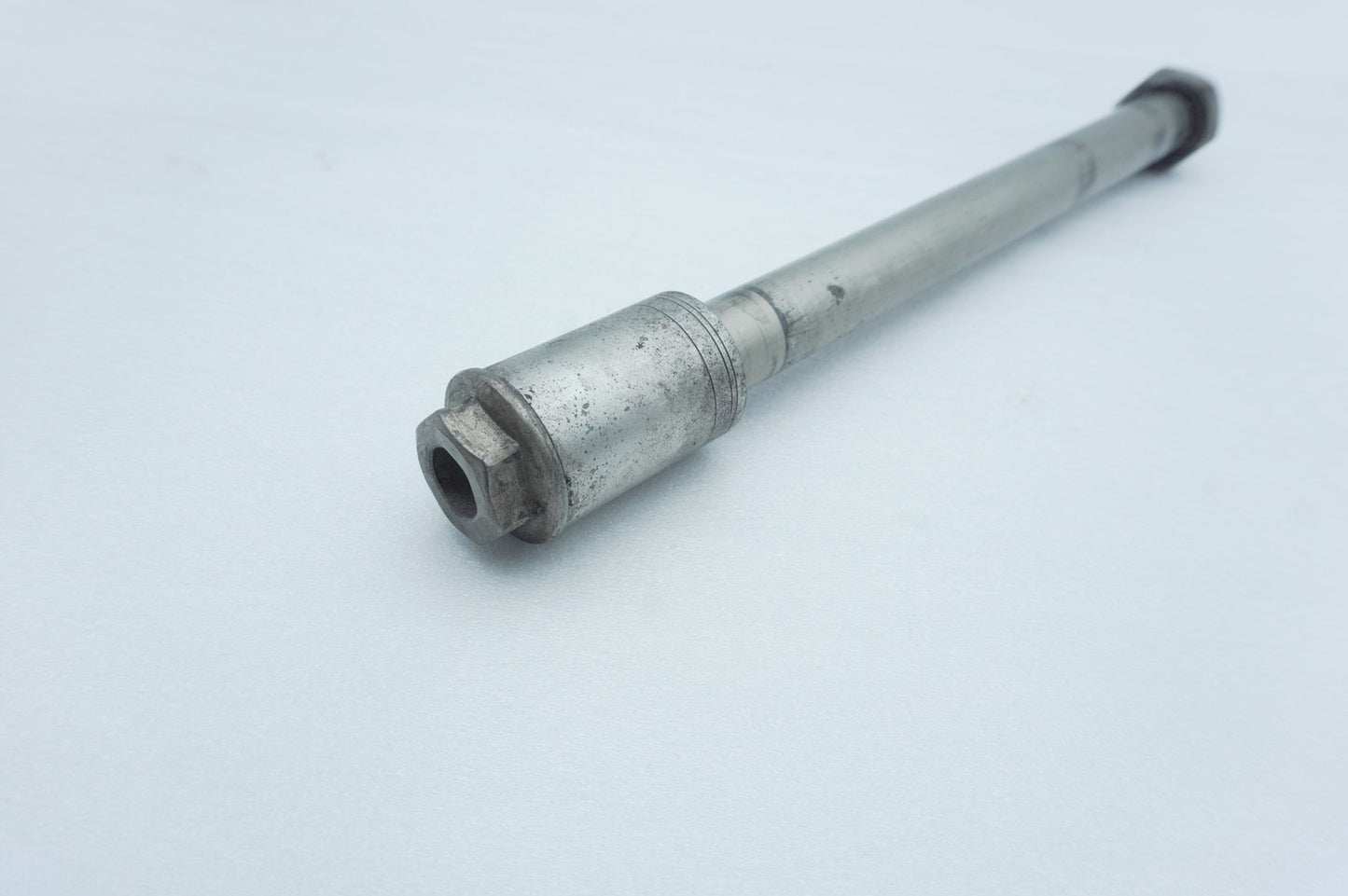 2008 - 2016 Harley-Davidson Dyna Wide Glide Rear Wheel Axle Bolt Shaft 41547-07A