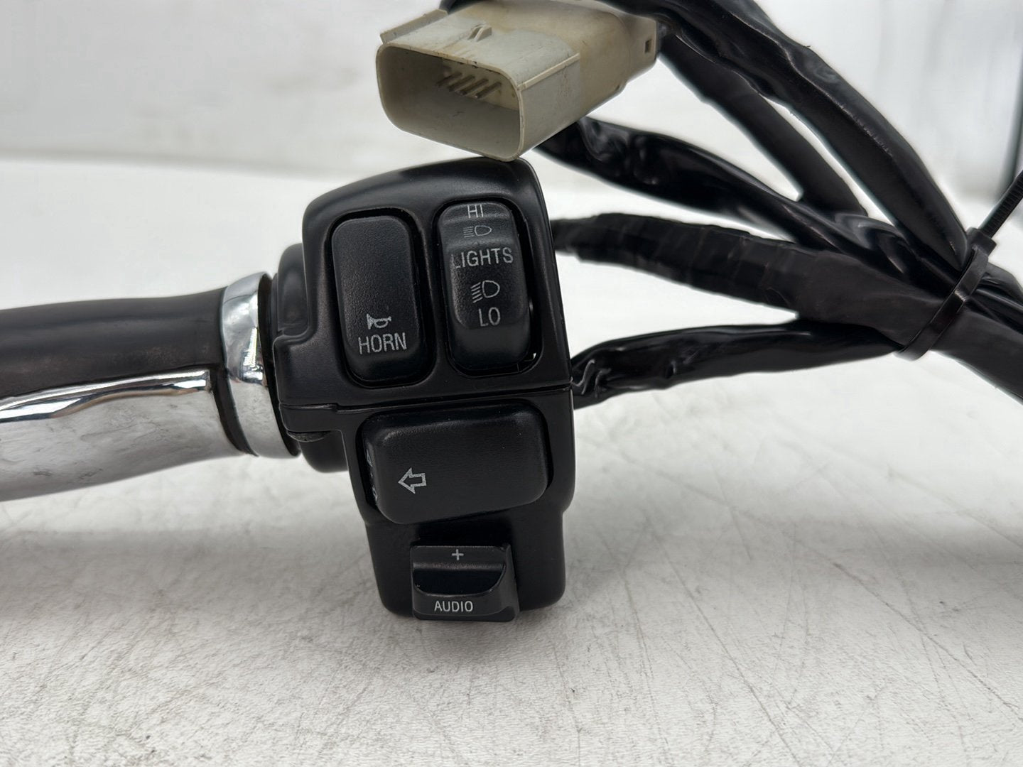 2010 Harley Street Glide Touring FLHX OEM Left Turn Signal Headlight Switches Controls