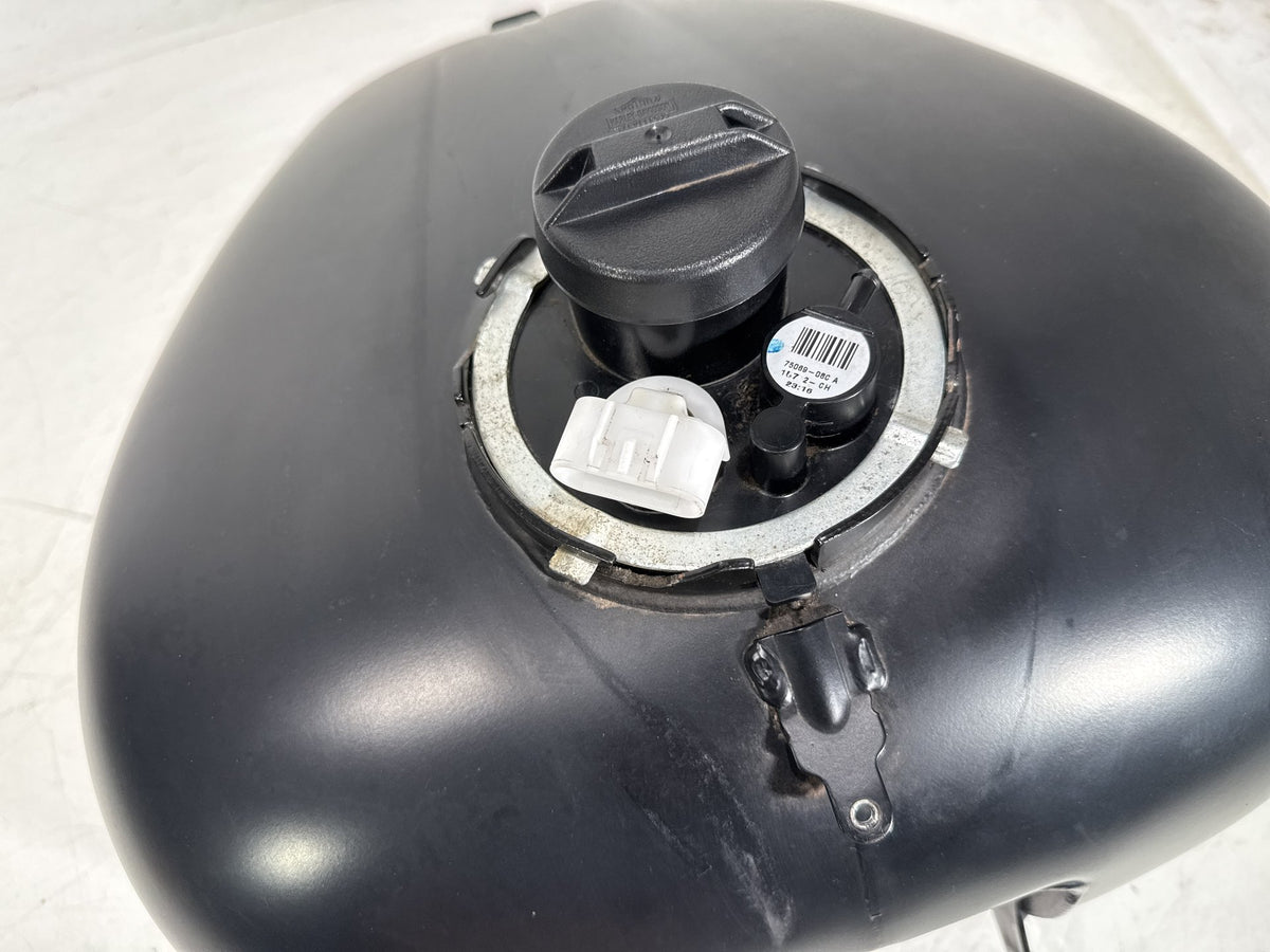2013 Harley Street Glide Touring FLHX OEM Fuel Gas Tank Gasoline Reservoir