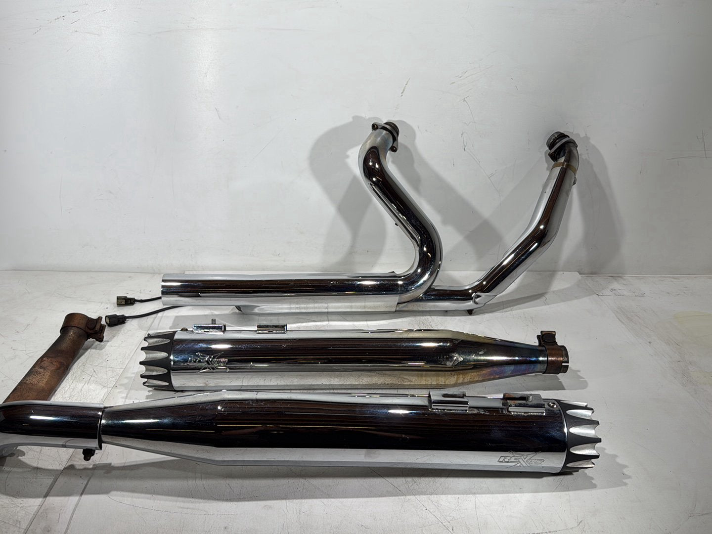 2011 Harley Electra Glide Ultra FLHTK Exhaust Header Pipes Muffler