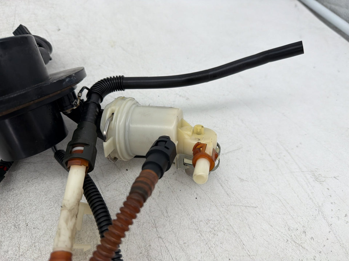 2011 Harley Electra Glide Touring Ultra OEM Fuel Pump Gas Gasoline Petrol Sending