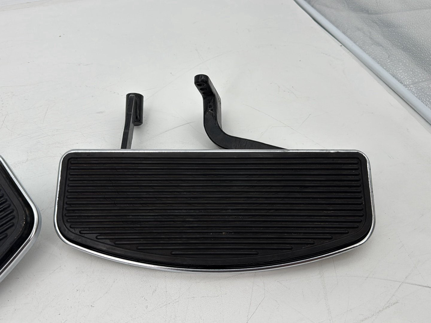 1999 - 2006 Harley-Davidson Touring Electra Glide Classic Left Right Driver Floorboard Foot Rest 50621-79A
