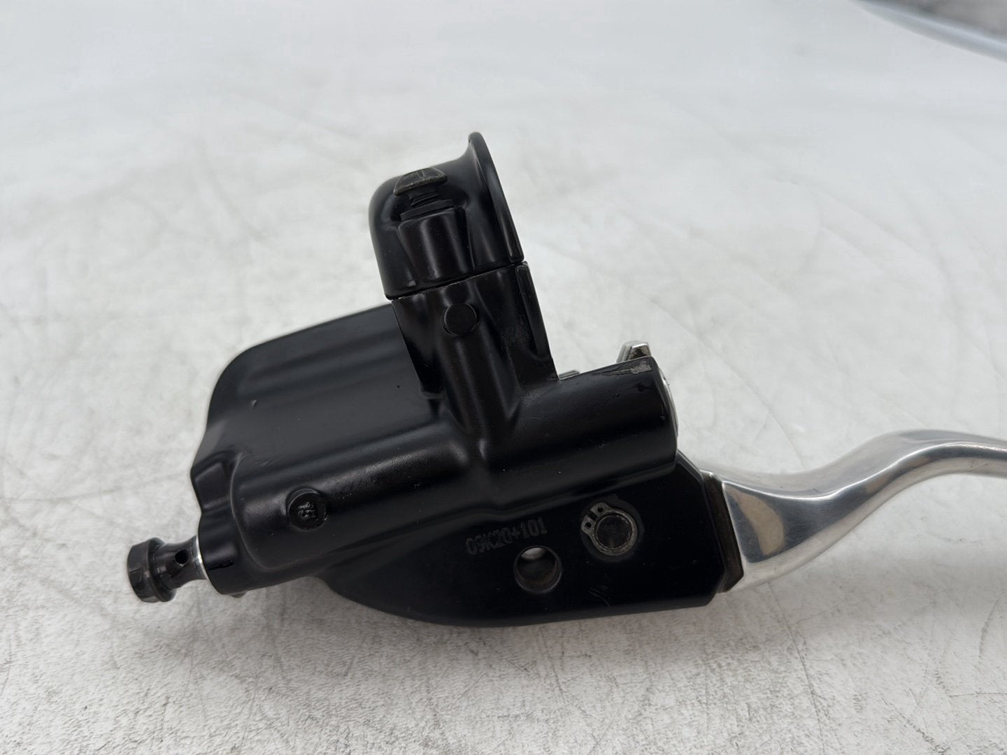 2010 Harley Street Glide Touring FLHX OEM Front Right Brake Lever Master Cylinder