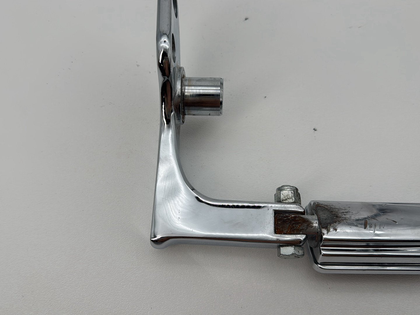 1999 - 2006 Harley-Davidson Dyna Wide Glide Right Driver Foot Controls Peg Rest 42481-92
