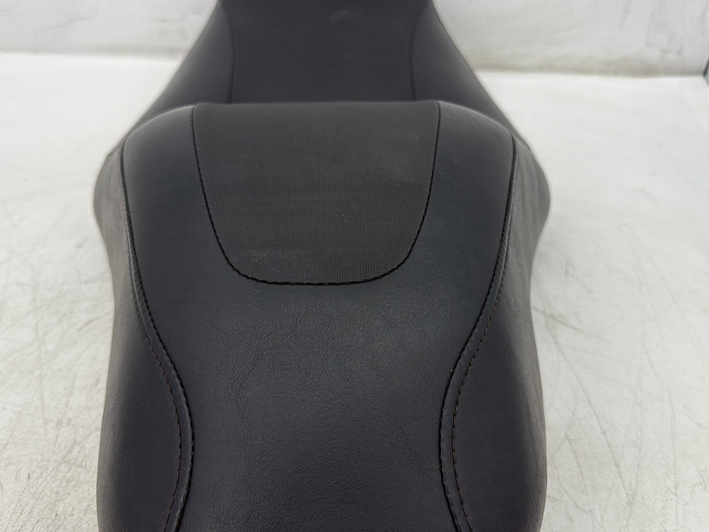 2010 Harley Dyna Fat Bob FXDF OEM Passenger Rider Driver Seat Saddle